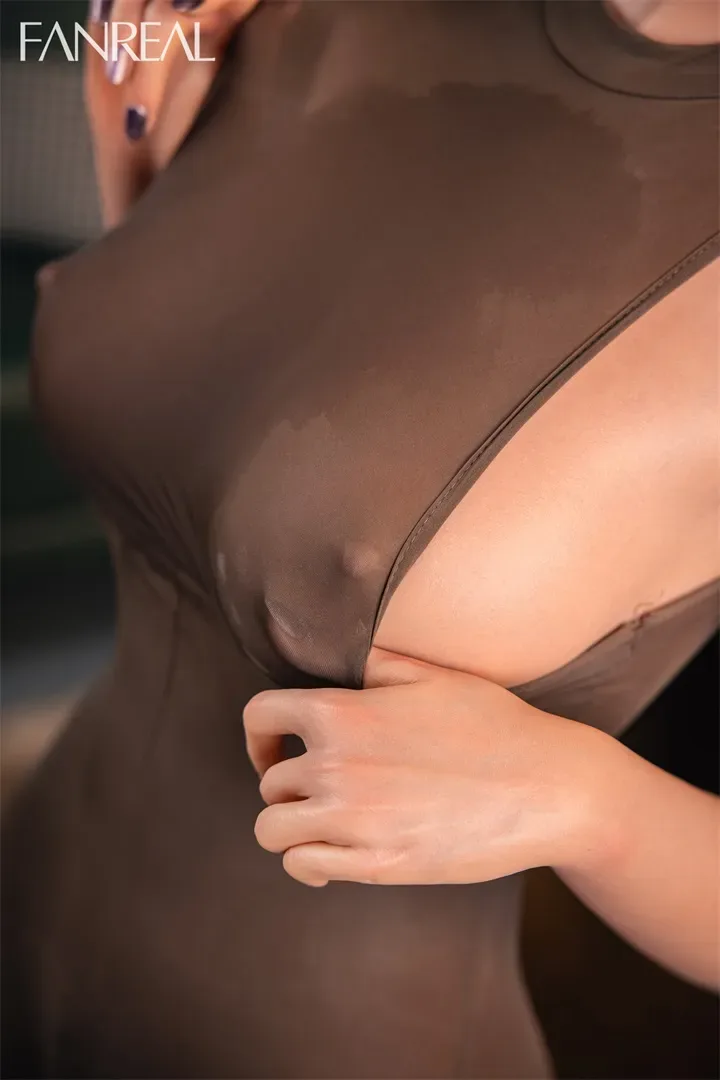 FanReal | Della - 3ft 1/95cm G-Cup Tanned Silicone Torso for Men (In Stock EU) view 6