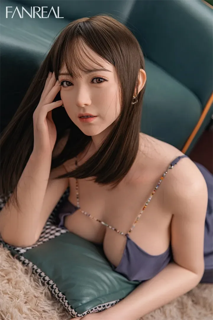 FanReal | Xue - 3ft 1/95cm G-Cup Fair Silicone Torso for Men view 2